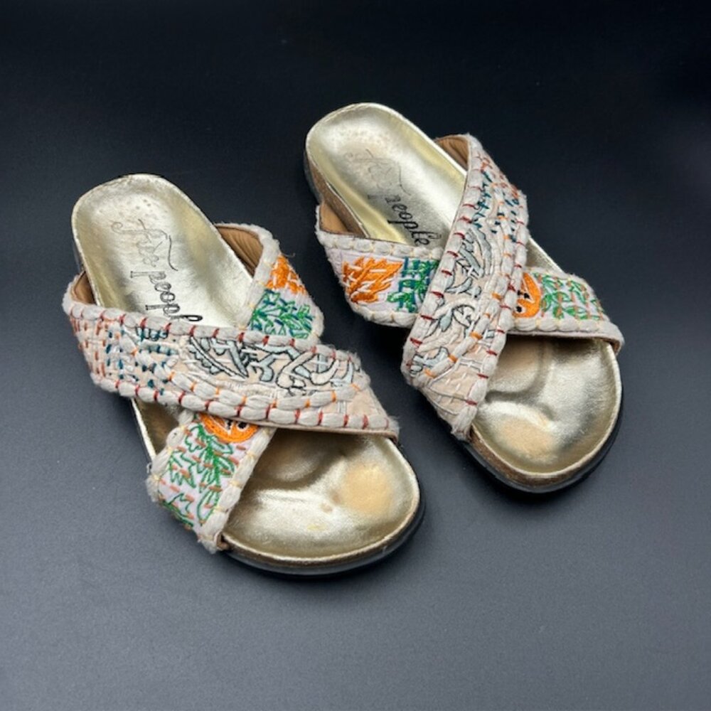 Free People Wildflowers Crossband Sandals Embroidered Sz 38 EUC OBX Sz 8 - Picture 2 of 5